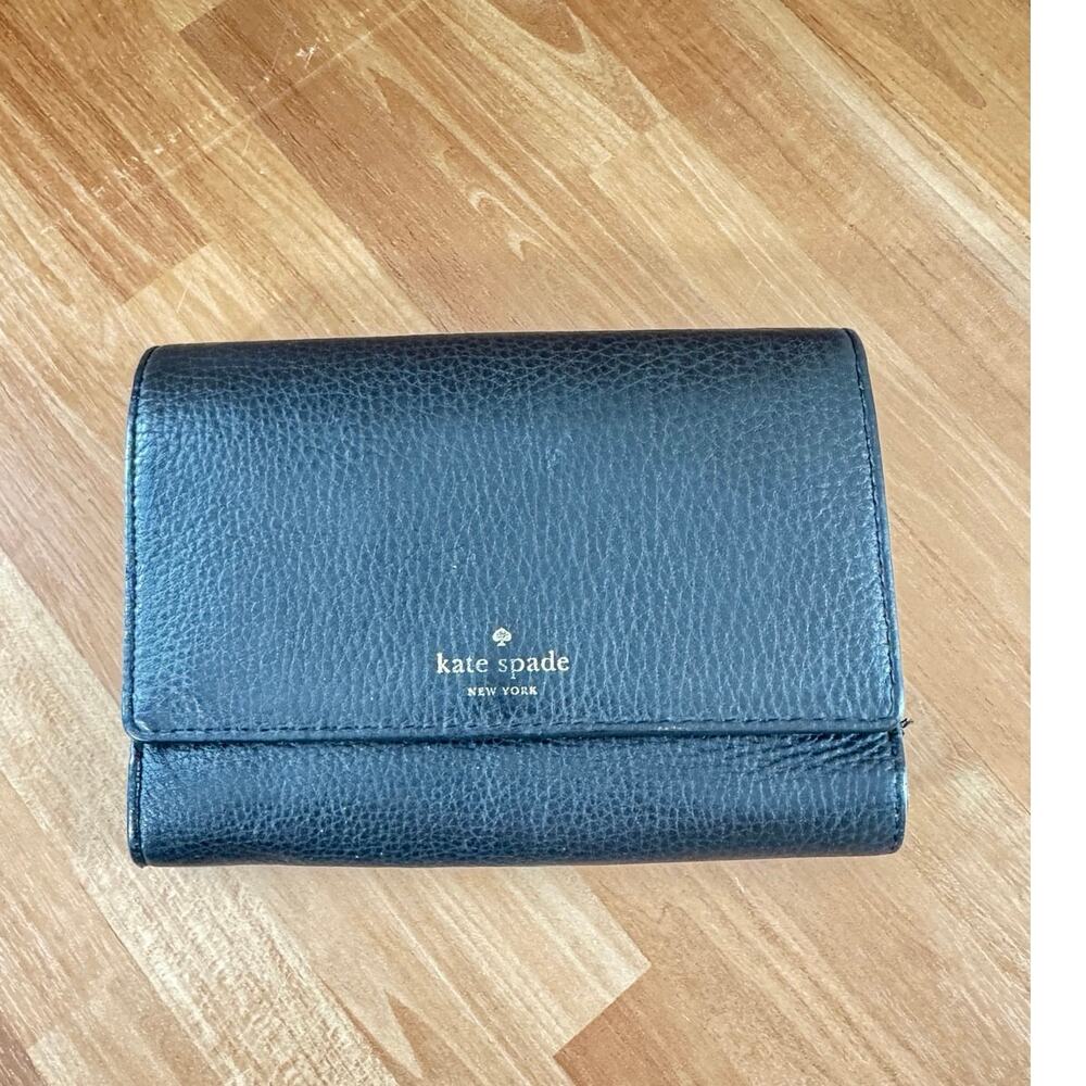 Kate Spade New York Grey Street Callie Pebbled Leather Trifold Wallet